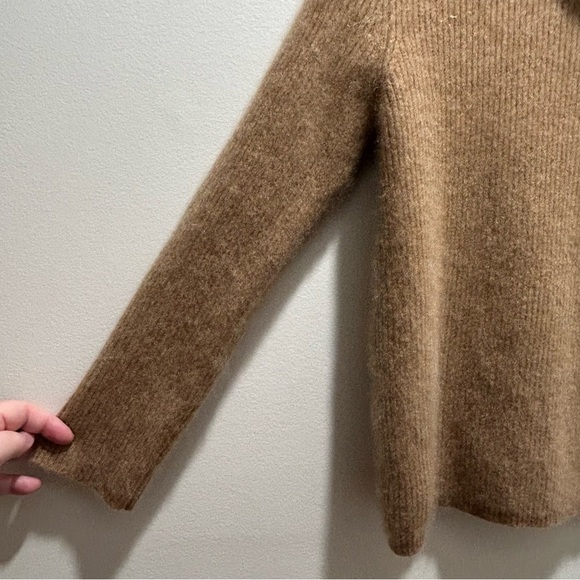 Orvis Girl’s Cashmere Tan Turtleneck Sweater - Large - Picture 6 of 9